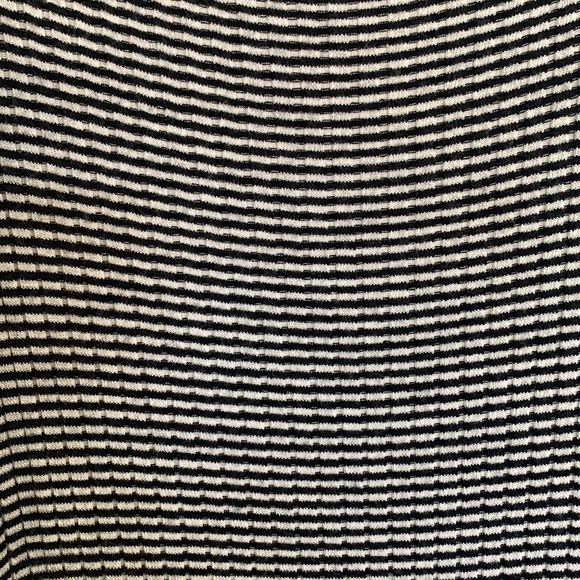 Black and white stripped dress - Picture 3 of 4